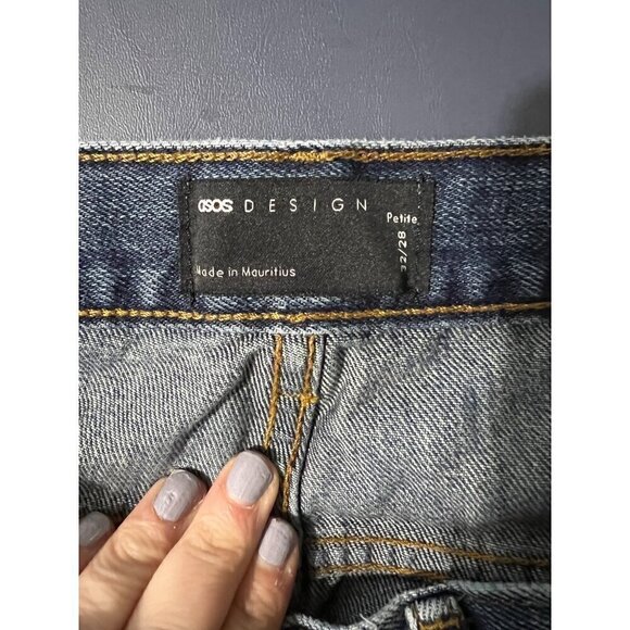 Asos Design High-Waisted Relaxed Fit Denin jeans 32/28 Petite - Picture 3 of 9